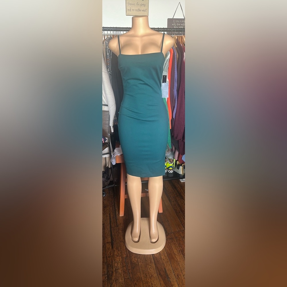 Lulu's Elegant Green Midi Dress with Spaghetti Straps